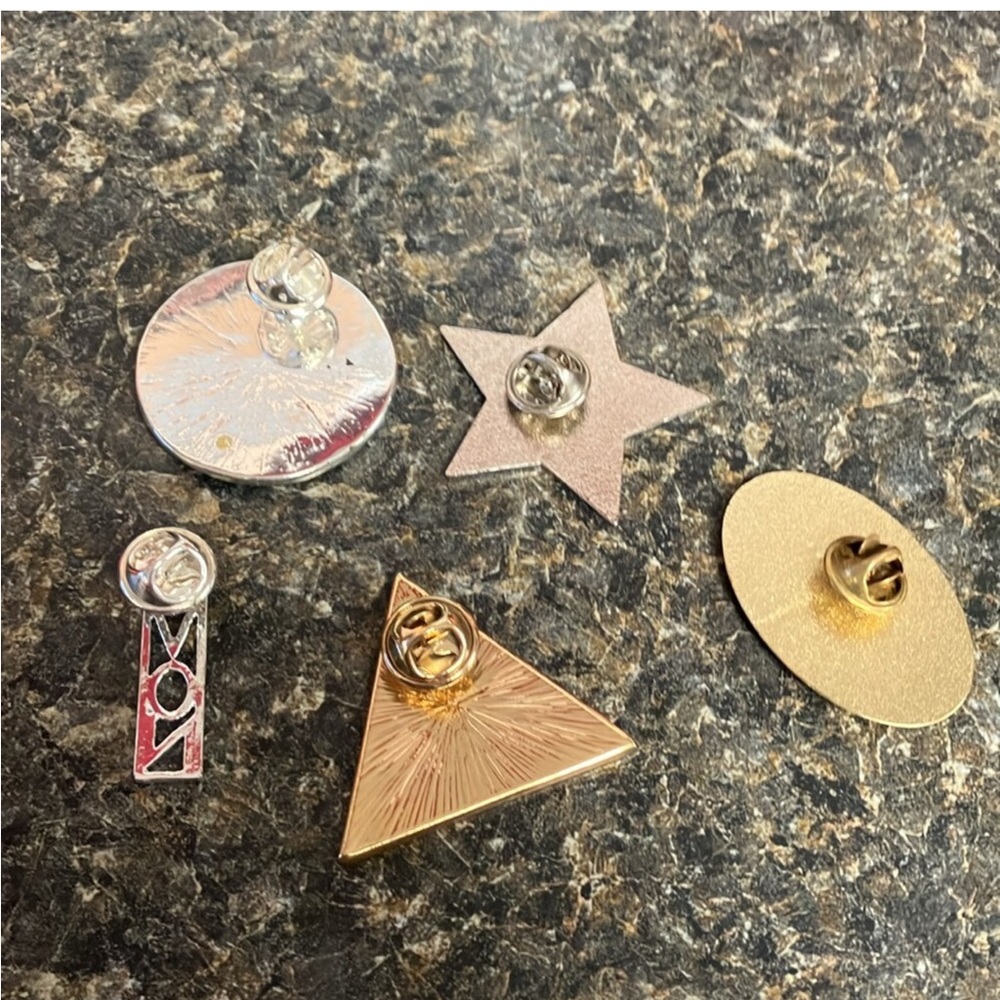 Set of 5 Avon award pins - Picture 7 of 7